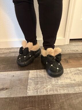 Cozy Faux Fur Lined Platform Clogs Slippers Black Winter Lounge Shoes